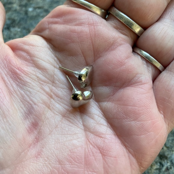 ๐Sale ๐2 for $10 NWOT shiny silver (color) heart post earrings fun summer - Picture 6 of 7